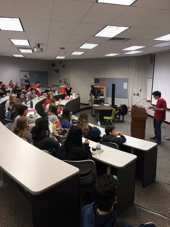 Public Speaking students participate in Dawg Talks in C8